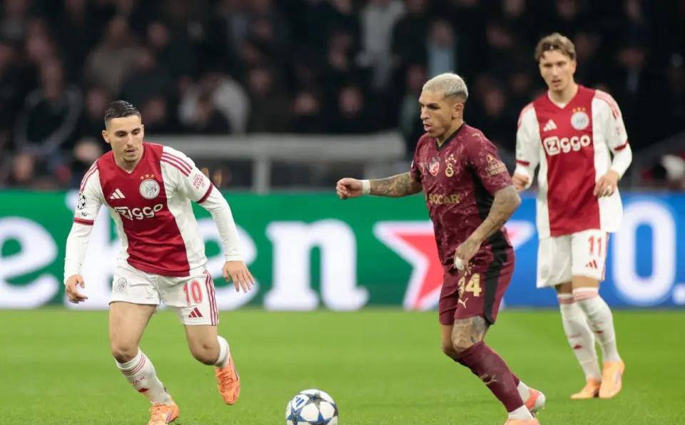 开云体育app下载-包含转折点阿贾克斯豪取连胜；NBA季后赛清晨攻防权衡；质疑声仍在；年轻球员得到机会的词条